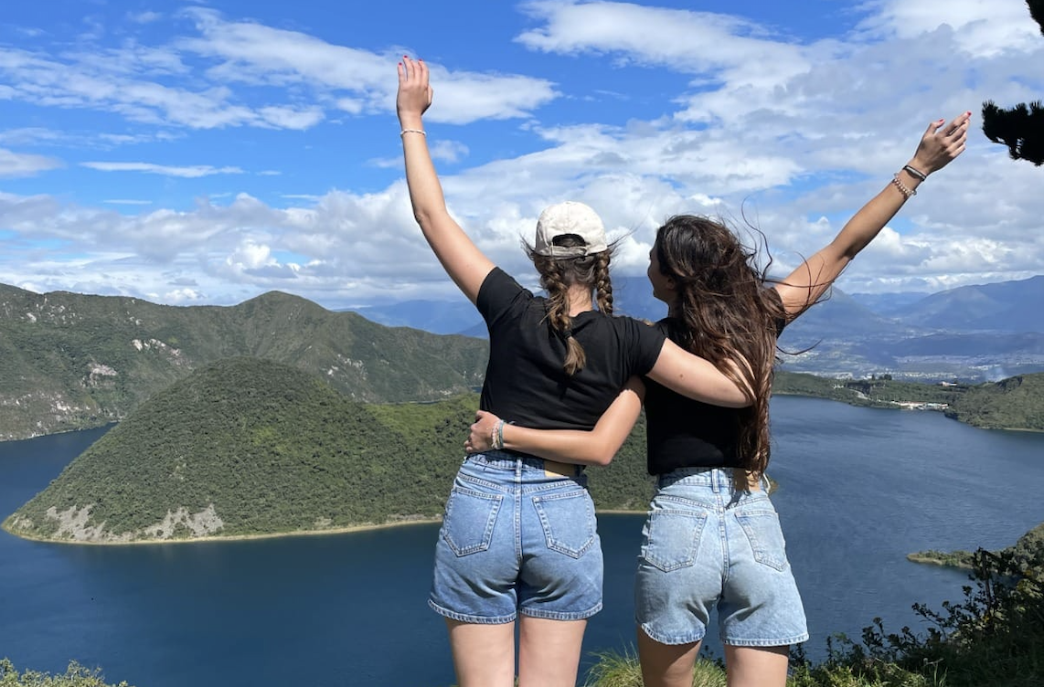 julie et laurine volontaires en équateur